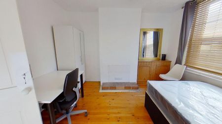 3 bedroom terraced house to rent - Photo 4