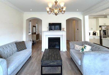 For Lease - 131 Beaveridge Avenue, Oakville, Ontario - Photo 2