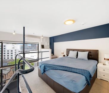 Modern One-Bedroom Loft with Water Views over Darling Harbour - Photo 2