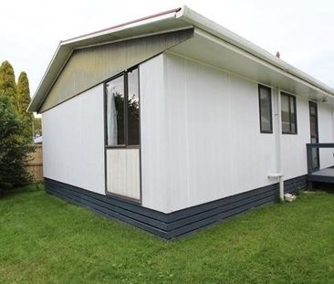 Tidy Two Bedroom Home - Photo 6