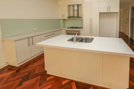 Spacious three bedroom townhouse - Photo 4