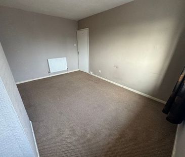 3 bedroom flat to rent - Photo 2