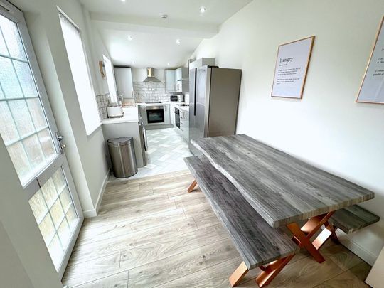 6 Bed End Terrace, Empress Road, L7 - Photo 1