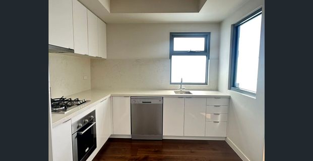 Modern 2-Bedroom Apartment in the Heart of Mentone - Photo 1