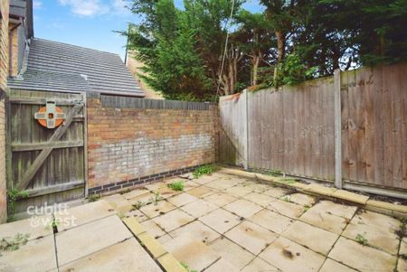 1 bedroom in a house share to rent - Photo 4