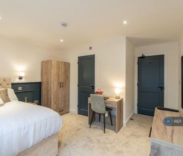 1 bedroom in a house share to rent - Photo 2