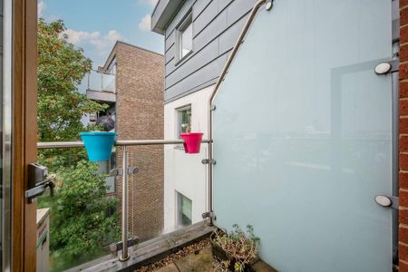 2 bedroom flat to rent - Photo 4