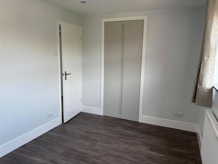 4 bedroom terraced house to rent - Photo 5