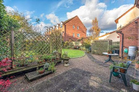 Uptons Garden, Whitminster, Gloucester, GL2 - Photo 5