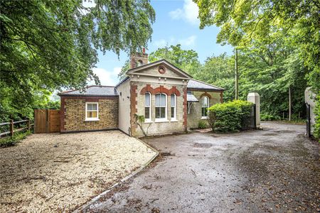 Two bedroom Lodge in Virginia Water - Photo 2