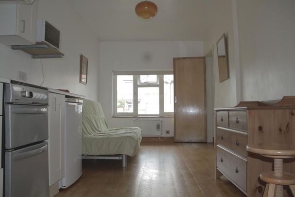 Studio to rent - Photo 1