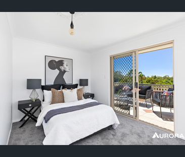 SPRAWLING FAMILY HOME! - Photo 5