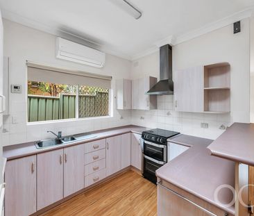 Open the door to stylish family living - Photo 6