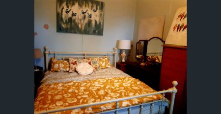 LARGE CHARACTER 2 BEDROOM UNIT - Photo 3