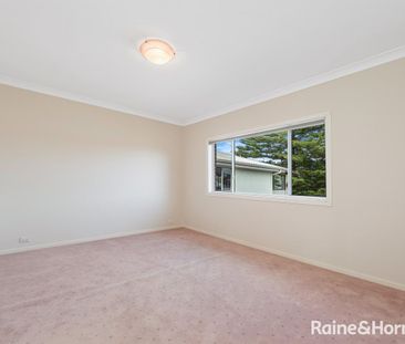 TOP FLOOR APARTMENT IN PRIME POSITION! - Photo 4