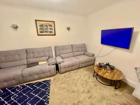 3 bedroom semi-detached house to rent - Photo 2