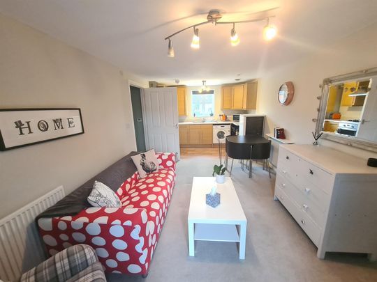 Prince Rupert Drive, Aylesbury - Photo 1
