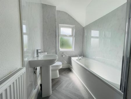 2 Bed House - Photo 4