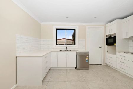 Refreshed three bedroom family home - Photo 2