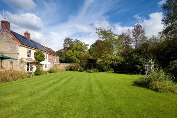 A charming mill house on the River Nader. - Photo 1