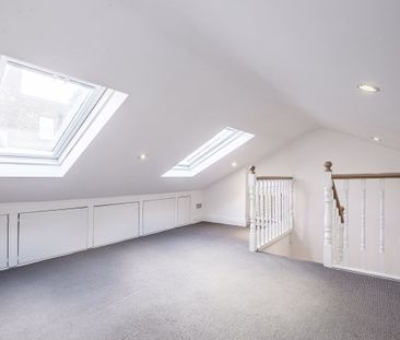 3 bedroom mews to rent - Photo 5