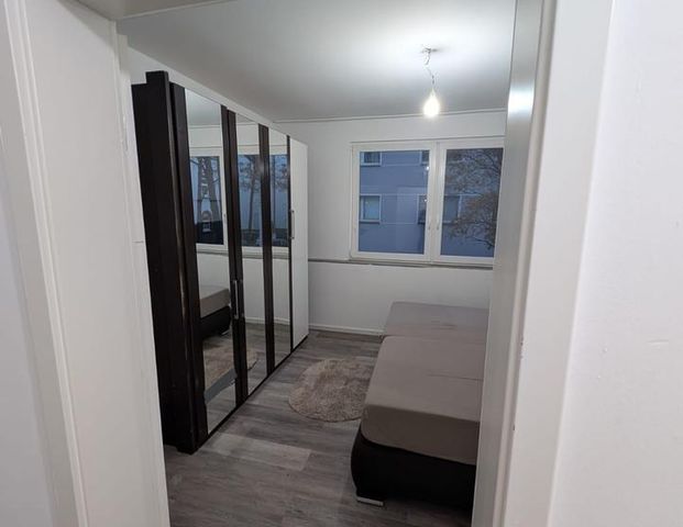 Helle 3-Zimmer-Wohnung mit Einbauküche in Duisburg-Ruhrort - Photo 1