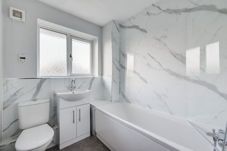 2 bedroom terraced house to rent - Photo 3