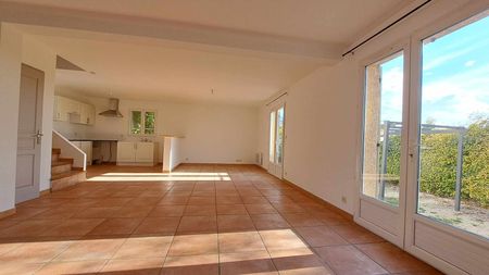 Location - Villa T5 de 110 m² en R+1 avec jardin clos et garage - Photo 3