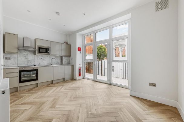 Studio to rent - Photo 1