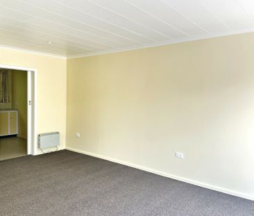 Tidy West End Unit - Photo 2