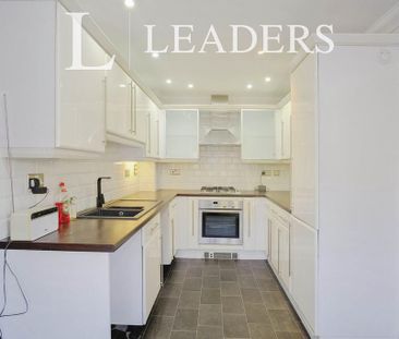 4 bedroom semi-detached house to rent - Photo 5