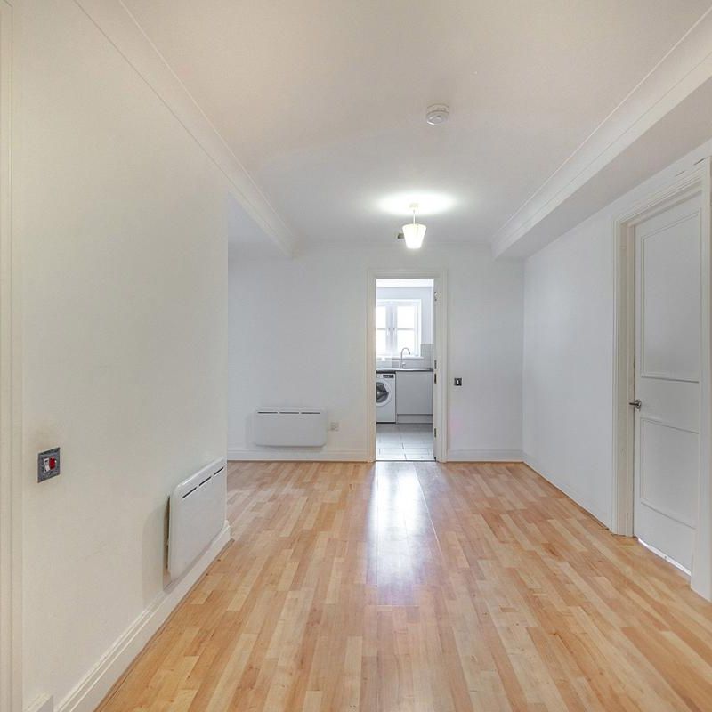 3 bedroom flat in 6 Odessa Street - Photo 1