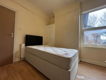 5 bedroom flat share to rent - Photo 3