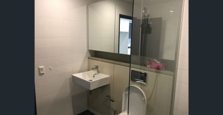 ONLY $665/w ! North Aspect Modern 1 Bed Apartment! In the Heart of Wentworth Point! Mins Walk to the water side! - Photo 4