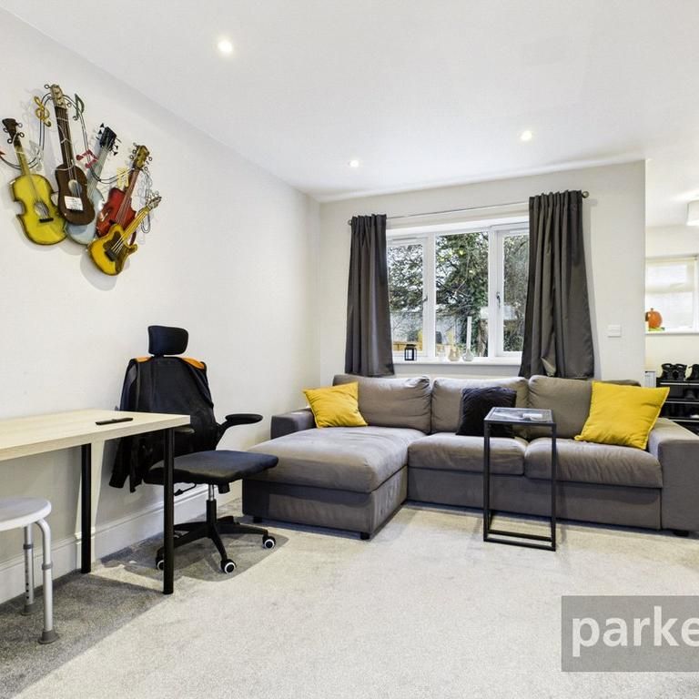 2 bedroom end of terrace house to rent - Photo 1