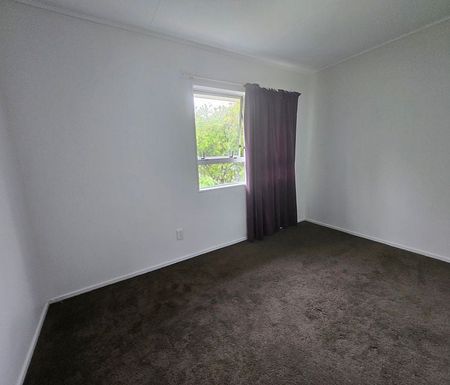 3 Bedrooms 1.5 Bathroom House - Photo 5