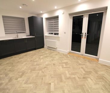 3 bedroom semi-detached house to rent - Photo 6