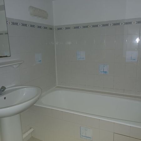 Location Appartement 2 pièces 41m² MONT DE MARSAN 40000 - Photo 4