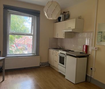 Bedsit, Stuart Crescent, N22 - Photo 2