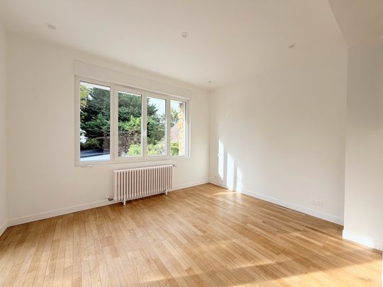 Maison familiale 5 chambres – jardin – 3 box – Rueil Malmaison – - Photo 1