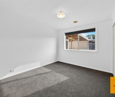 Beautiful Family Home in a Quiet Werribee Location, Newly Renovated - Photo 2