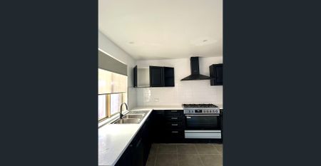 Premium Home in Peaceful Parafield Gardens - Photo 4