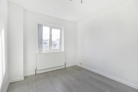 3 bedroom detached house to rent - Photo 3