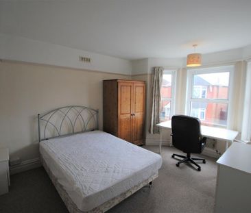 5 bedroom detached house to rent - Photo 2