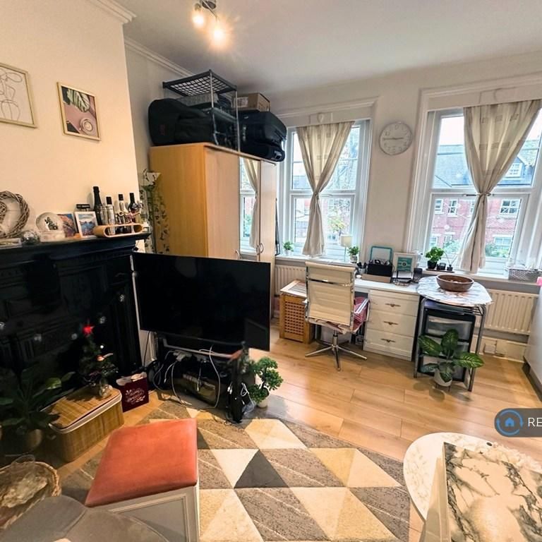 1 bedroom in a house share to rent - Photo 1