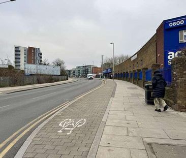 Nestles Avenue, Hayes, UB3 - Photo 1
