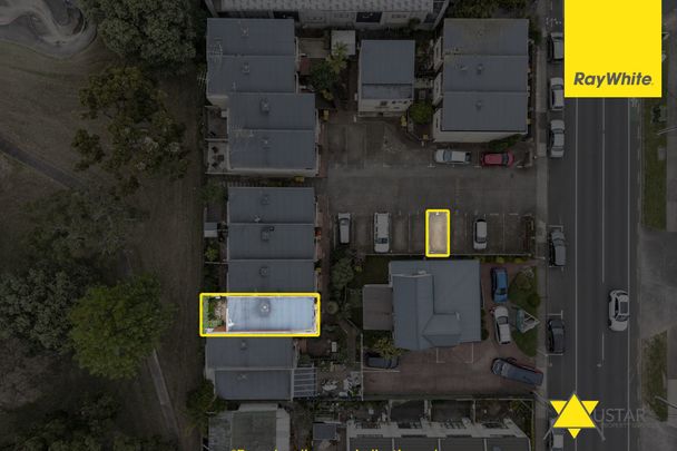 Bright and Spacious 2-Bedroom Unit in a Convenient New Lynn Location - Photo 1