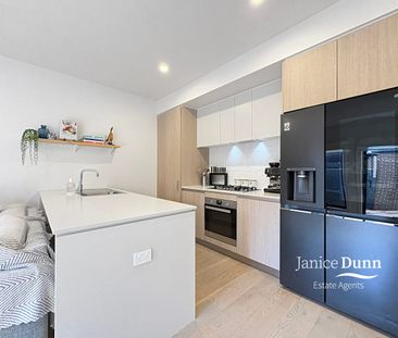 Modern Townhouse Living - Photo 5