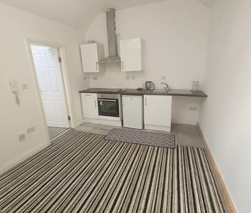 2 Bed Flat, Fleetwood Road, LE2 - Photo 2