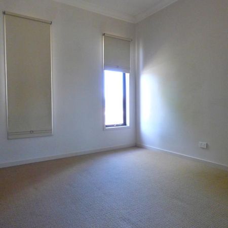 Large scale unit in prime location - Photo 4